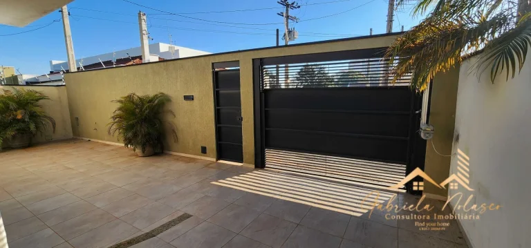 Imagem Linda Casa no centro de Mogi Mirim com 4 dormitórios
