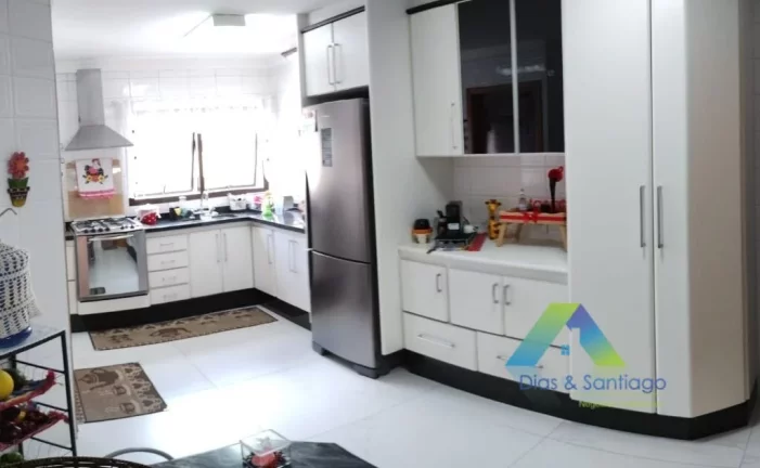 Imagem SÃO CAETANO DO SUL Apartamento 130M², 3 dormitórios, 1 suíte, 2 vagas ótima localização e valor !!
