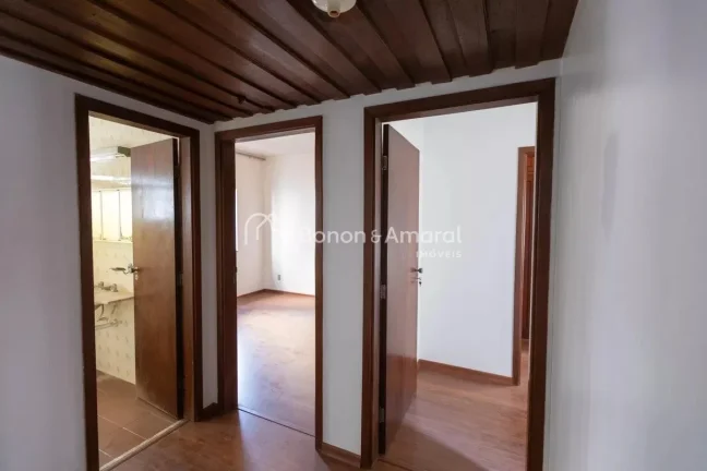 Imagem Localizado no coração de Campinas, este apartamento no Centro oferece uma experiência única de m...