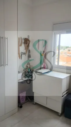 Imagem Venha morar no Parque Industrial, Campinas. Apartamento de 3 dormitórios com armários planejado sendo 2 suítes, possui ventilação cruzada na área soc