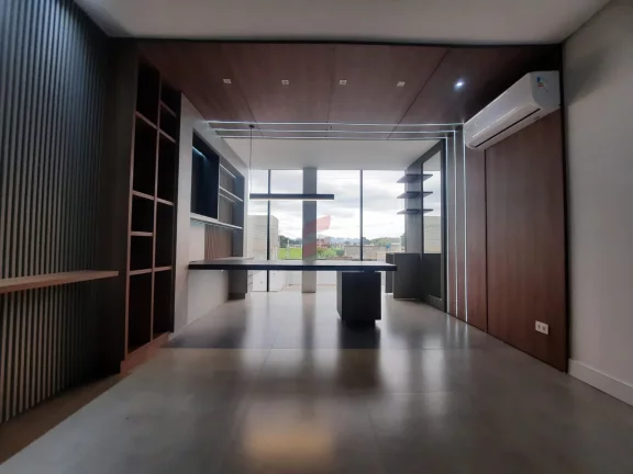 Imagem Excelente Barracão medindo 786m² sendo 490m² térreo e 288,65m² no 2° pavimento.Térreo contém 6 salas, 1 cozinha, 1 refeitório, 3 bwc.2° pavimento contém 6 salas, 1 cozinha, 3 bwc.Barracão todo mobiliado com 7 metros de pé direito. 