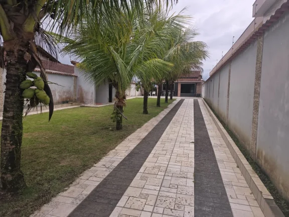 Imagem Excelente Casa em Itanhaém a poucos passos do mar, 141,40M², 2 Dorms, 1 Suíte, 10 Vagas, Jardim.