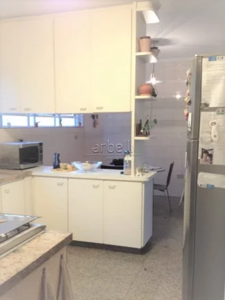 Imagem Sobrado com 383 metros quadrados de área útil, com 3 dormitórios sendo 3 suítes, 1 suíte com cl...