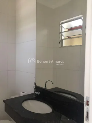 Imagem Com 138m² de área privativa, o imóvel oferece uma ampla sala para dois ambientes (jantar e estar)...