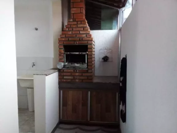 Imagem Casa duplex à venda, 3 quartos, 1 suíte, 2 vagas, Localização Privilegiada - Santa Luzia/MG