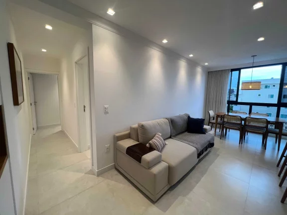 Imagem Apartamento a 250m do mar com 2 dormitórios sendo 2 suítes e 2 vagas de garagem em Bombinhas/SC