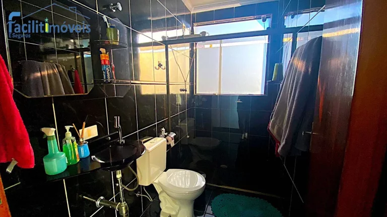 Imagem Excelente Sobrado com 4 quartos, 3 banheiros e 2 vagas cobertas