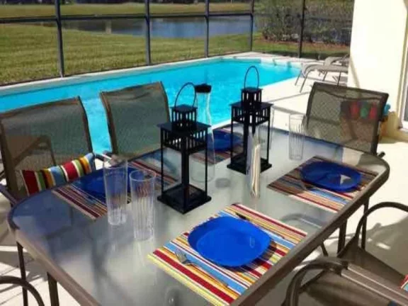 CASA EM KISSIMEE-FL PARA ATÉ 16 PESSOAS, SITUADA EM CONDOMÍNIO FECHADO