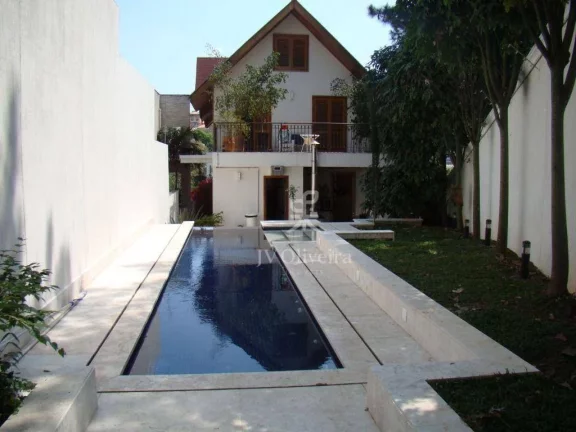 Imagem Casa à venda ao lado do Colégio Miguel de Cervantes, 530 m² com 3 suítes, 4 vagas - Morumbi /SP