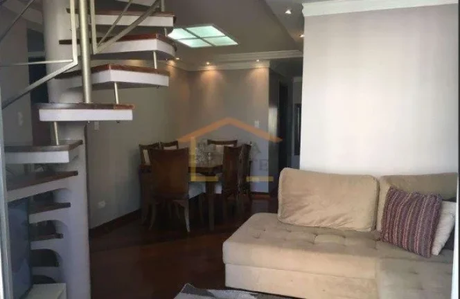 Imagem Cobertura duplex, 140m², possui 3 dormitórios, sendo 1 suíte, todos com pisos de madeira, proporc...