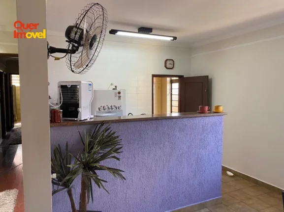 Imagem Casa à venda no Jardim Paulistano, Ribeirão Preto-SP: 3 quartos, 1 suíte, 2 salas, 4 banheiros, 3 vagas de garagem. 206 m². Zona leste! Quer Imóvel Negócios Imobiliários.