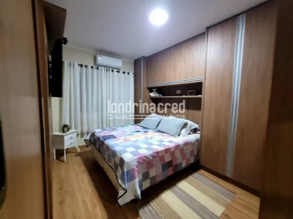 Imagem Casa à venda no Jardim Bandeirantes – 4 quartos (1 suíte), 3 banheiros, edícula, área gourmet e vagas para 3 carros em localização privilegiada de Londrina