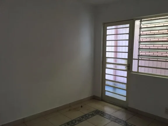 Imagem Casa Central, Venda ou Locação. Residencial/Comercial. Garagem para 3 carros, sala para 2 ambiente...