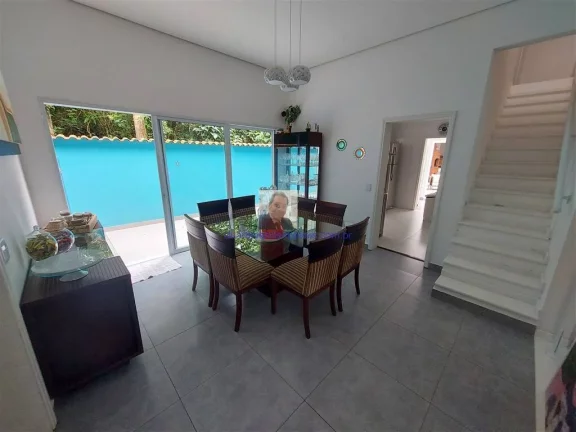 Imagem Aluga-se ou Vende-se Linda Casa 3 Suítes/1 Master no Cond. Vila Verde