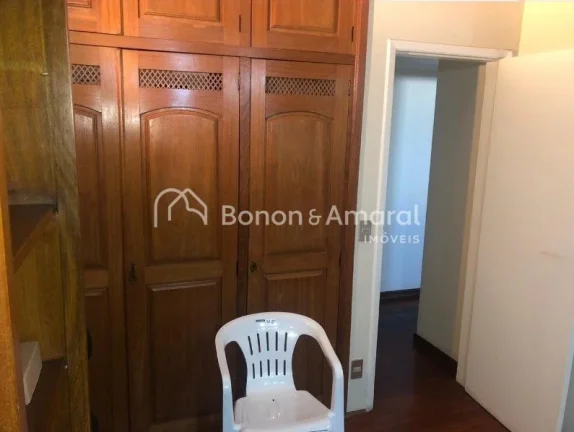 Imagem Localizado em uma das regiões mais valorizadas de Campinas, este triplex no Cambuí oferece o equil...