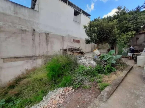Imagem Ótima oportunidade! Lote murado de 160m2 com materiais de construção no bairro Caiçaras, Barbacena