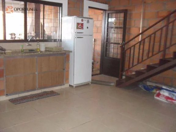 Imagem Sobrado residencial com piscina à venda.