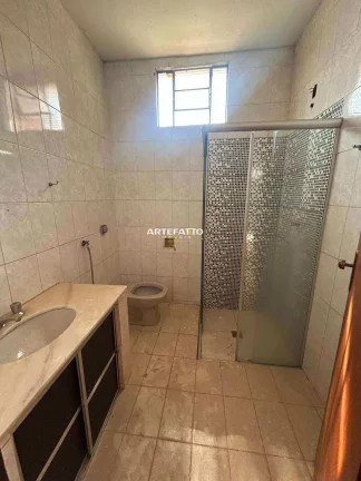 Imagem Casa à venda, com 8 quartos, 240m2