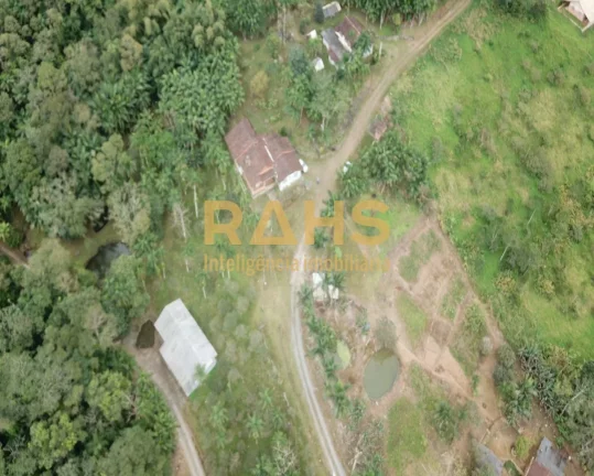 Imagem A liberdade de viver em um ambiente em meio a muita natureza. Excelente chácara, escriturada a vend...