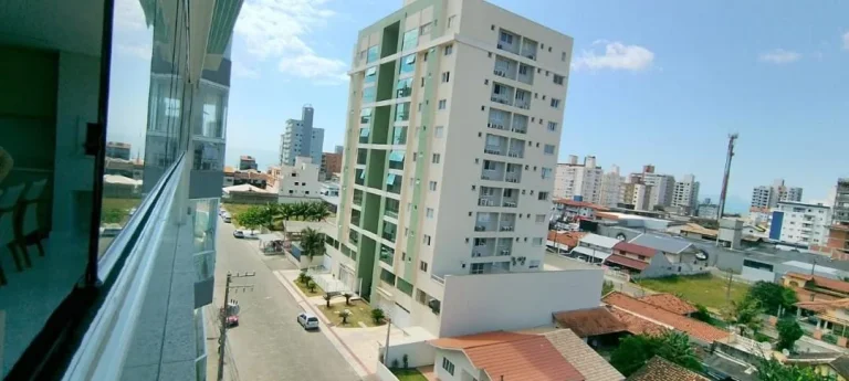 Imagem Aluguel de Apartamento de 3 quatros sendo 1 suíte em Gravatá, Navegantes - Temporada