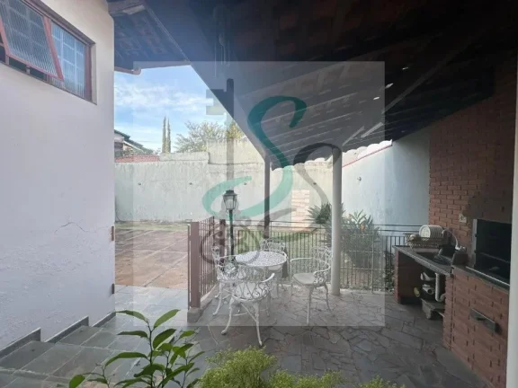 Imagem Venda de casa em bolsão no Parque das Universidades, Campinas. Casa com 4 dormitórios sendo 2 suítes, sala de estar, sala de jantar, jardim de inver