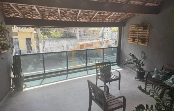 Imagem Sobrado de alto padrão com 2 dormitórios, sendo 1 suíte, 3 banheiros, área útil de 157 m² e 2 ...
