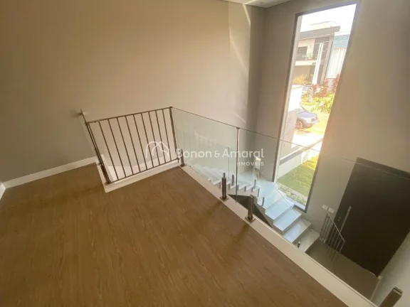 Imagem Localizada a apenas 2 km do centro de Paulínia e a 20 minutos de Campinas, esta casa oferece a comb...