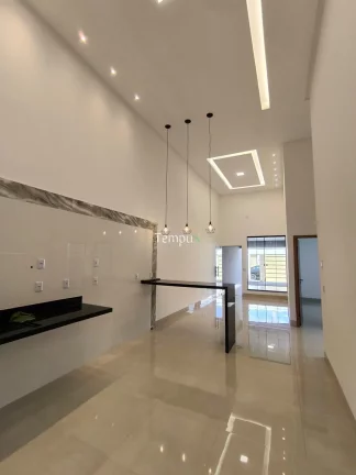 Imagem Casa Nova no Residencial Itaipu – 3 Suítes, Gourmet e Moderna