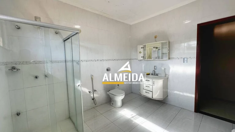 Imagem Casa com 3 dormitórios para alugar, 450 m² por R$ 3.825,00/mês - Vila Saibreiro - Rio Claro/SP