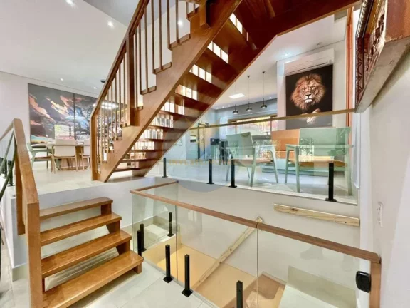 Imagem Casa em Condomínio a Venda no bairro Granja Viana - Carapicuíba, SP
