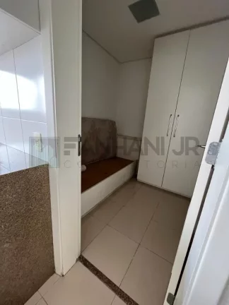 Imagem Venha conhecer e se encantar com este magnífico apartamento localizado na Ed. Lindenberg Melo Alves. Com uma ampla área de 3