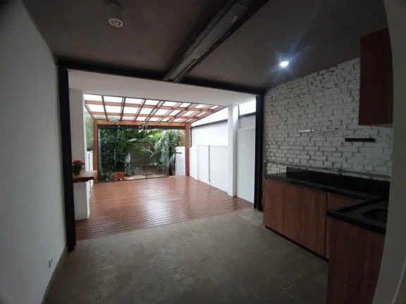 Imagem Casa Jardim Europa - 126M², 2 Dorms, 1 Vaga, Varanda, Armários.