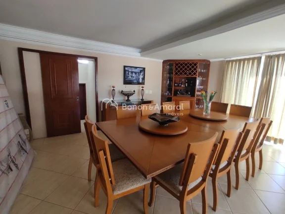 Imagem Localizada ao lado da área de lazer central do condomínio, com uma linda vista para mata. Casa est...