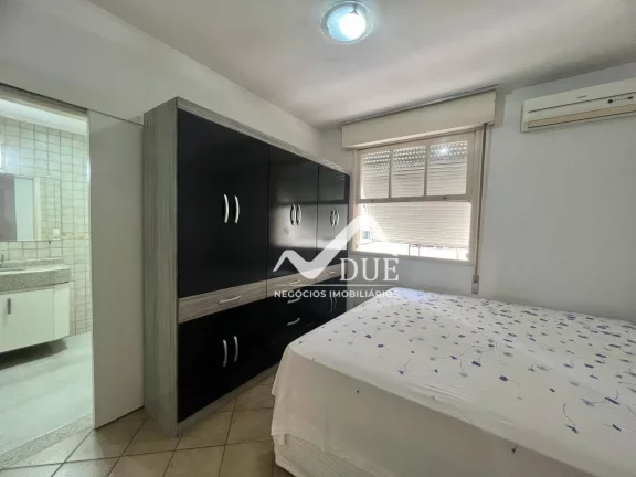 Imagem Ótimo Apartamento 2 dormitórios mais dependência na quadra da praia Aparecida em Santos