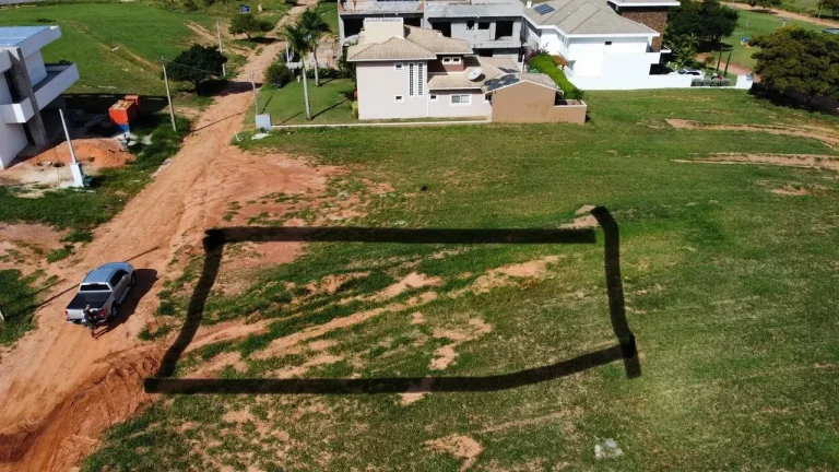 Imagem Terreno em Condomínio à Venda em Paranapanema-SP 600m² de Área no Bairro Residencial