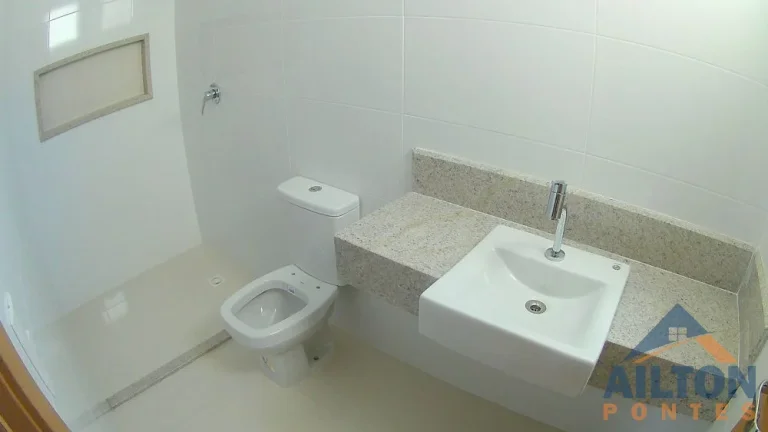 Imagem Apartamento Casa com 2 Quartos na Quadra do Mar na Praia do Morro - Guarapari/ES