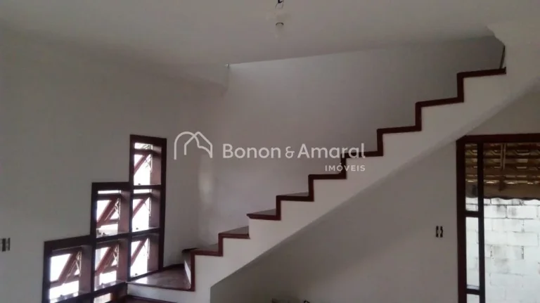 Imagem Excelente sobrado em condomínio tranquilo e arborizado, com 196 m² de construção em terreno ampl...