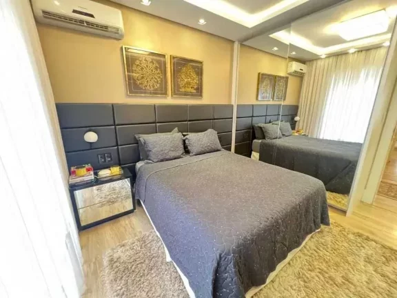 Imagem Casa de alto padrão em condomínio fechado com 5 suítes e 4 vagas de garagem em Itajaí
