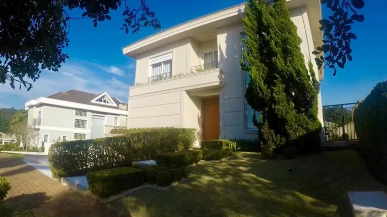Imagem Casa no Res. Gênesis I - 400m²