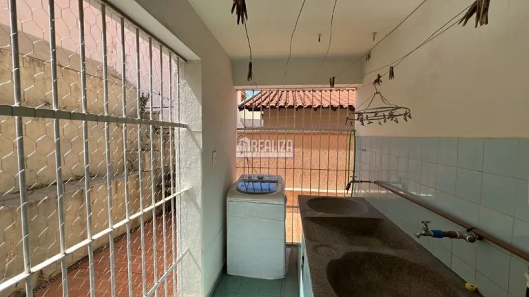 Imagem Casa à venda no bairro Vila Olímpica, Uberaba - 3 dormitórios, suíte, sacada e quintal!