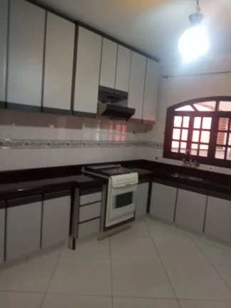 Imagem Sobrado com 3 dormitórios para alugar, 243 m² por R$ 2.500,00/mês - Parque Marajoara - Santo André/SP