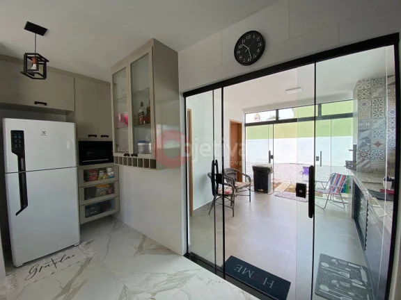 Imagem Casa linear, 3 quartos, mobiliada, Cond. dos Pássaros - Cabo Frio