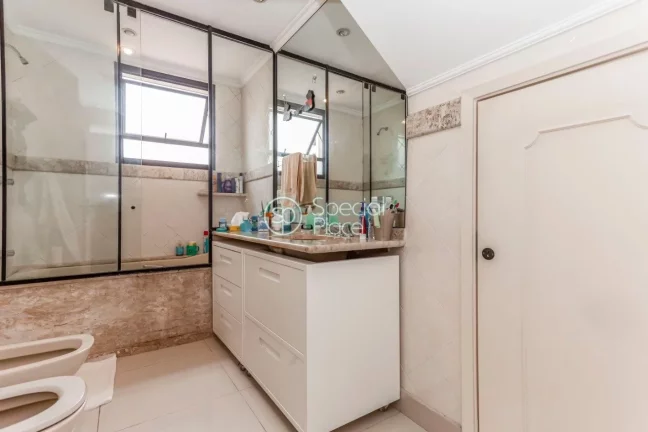 Imagem Linda cobertura triplex em rua super procurada do bairro. São 391m2 com 4 dormitórios ( 1 suíte )...