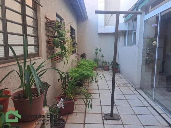 Imagem Casa com 4 quartos, 2 suites no Jardim Tannus - Eloy Chaves Aceita troca