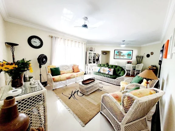 Imagem PITANGUEIRAS- MARAVILHOSO APARTAMENTO TOTALMENTE REFORMADO , ÁREA DE LAZER E 02 VAGAS DE GARAGEM NO PRÉDIO.
