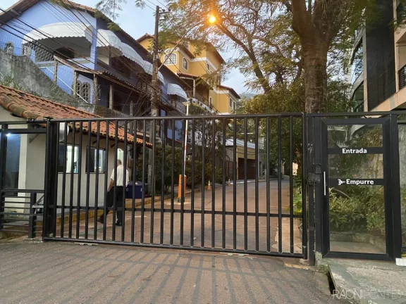 Casa de Condomínio com 6 Quartos à Venda, 460 m² em Charitas - Niterói