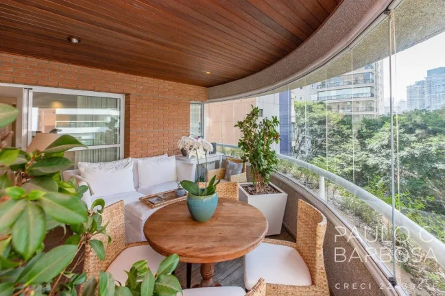Imagem Rua Araguari com 3 Suítes - 4 Vagas - 243m²