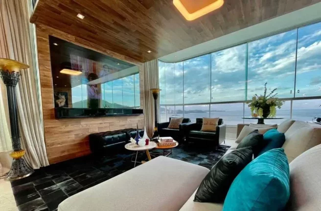 Imagem Cobertura Triplex frente mar com 7 suítes e 6 vagas de garagem em Balneário Camboriú
