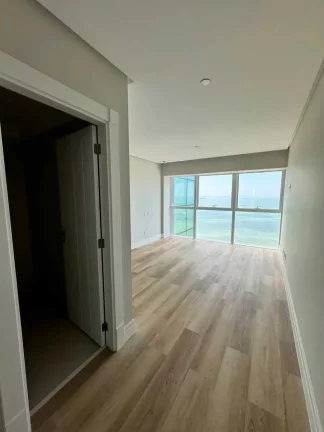 Imagem Apartamento frente mar com 4 suítes e 4 vagas na Barra Sul de Balneário Camboriú