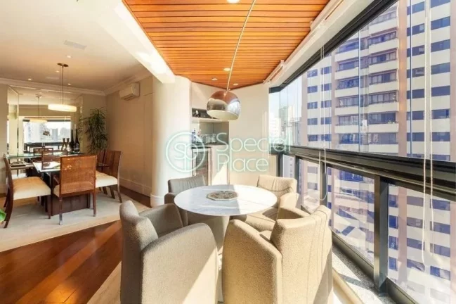 Imagem Apartamento com 180m² em Moema Pássaros. Living integrado à varanda envidraçada, sala de almoço...